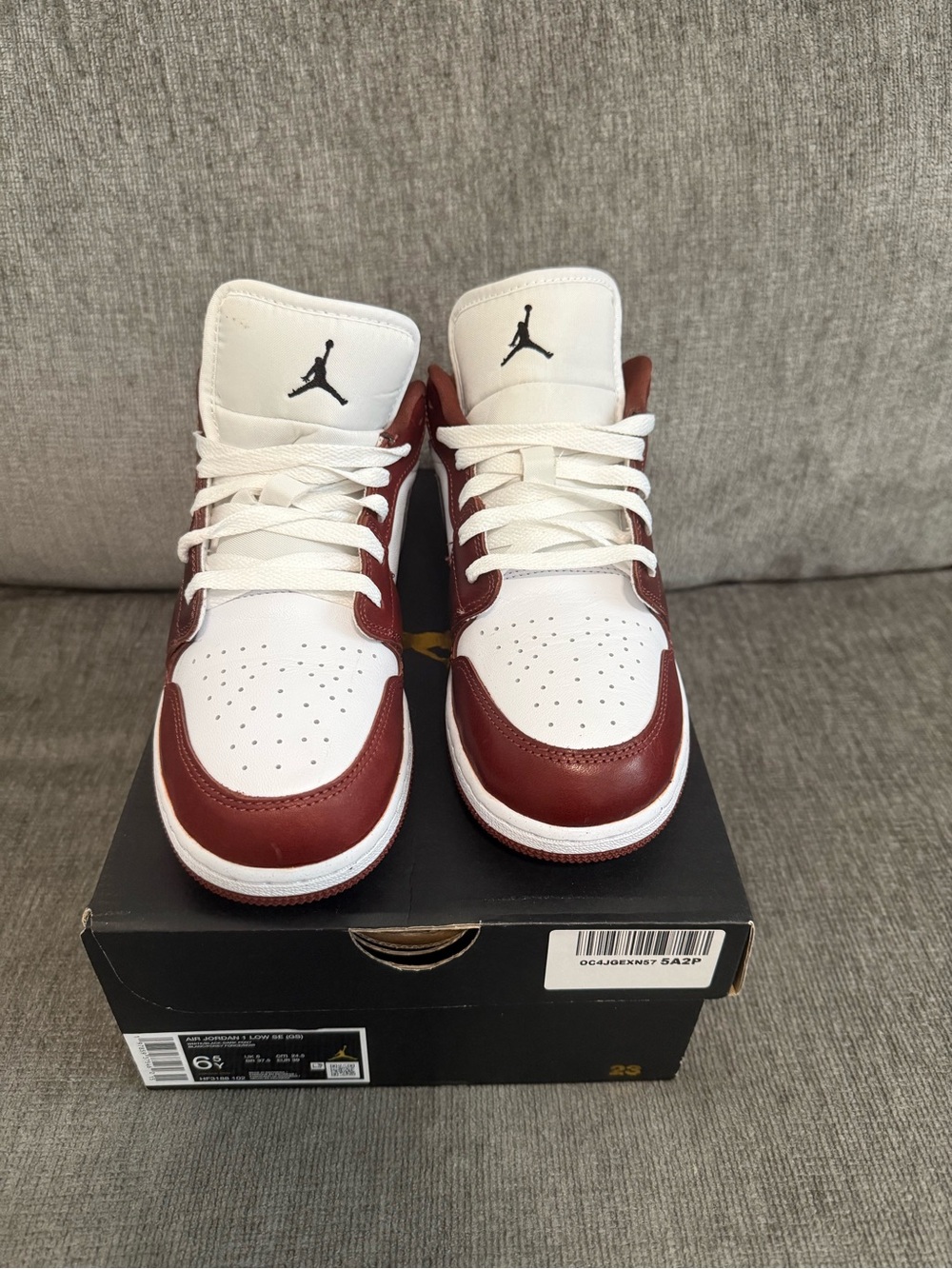 Nike Air Jordan 1 Low GS - Picture 2 of 4
